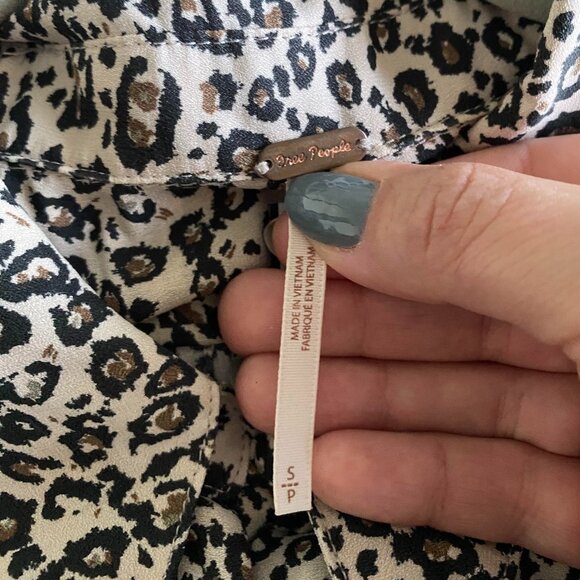 FREE PEOPLE Leopard Print Long Sleeves Button Down Blouse Size S - Picture 8 of 8